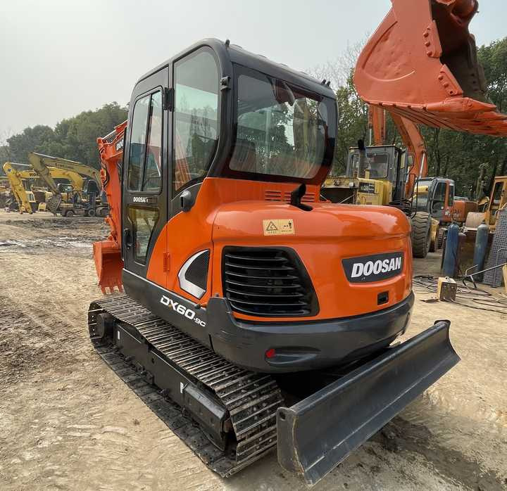Used Digger DOOSAN DX60 Construction Machinery Construction Digger Used DOOSAN DX60 Cheap Excavator - Kettenbagger: das Bild 2 Used Digger DOOSAN DX60 Construction Machinery Construction Digger Used DOOSAN DX60 Cheap Excavator - Kettenbagger: das Bild 2