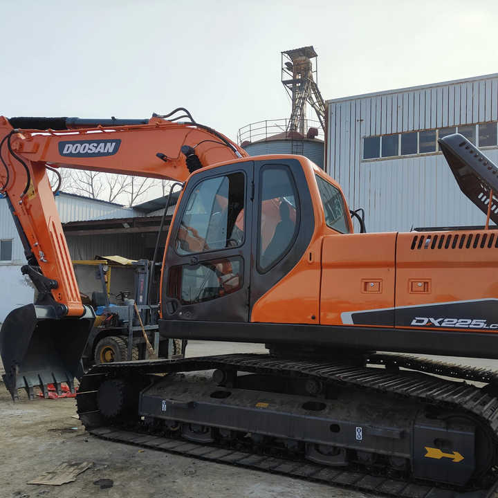 Used Excavator Doosan DX225LC-9 Excavators Mini Equipment Earth Moving Machinery Doosan Digger Excavator for Sale - Kettenbagger: das Bild 3 Used Excavator Doosan DX225LC-9 Excavators Mini Equipment Earth Moving Machinery Doosan Digger Excavator for Sale - Kettenbagger: das Bild 3