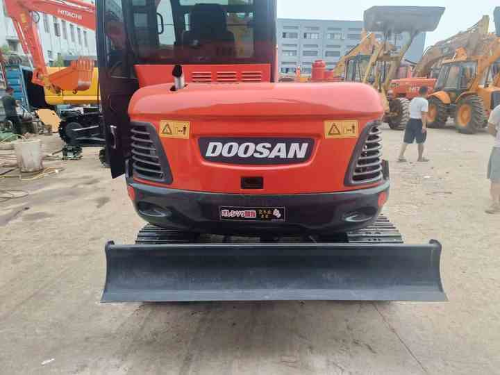 Used Mini Excavator DX55-9C Doosan Excavator 5 Tonnes High Performance Low Price for Sale Dh55 Dh60 Dx55 Dx60 in Stock - Minibagger: das Bild 4 Used Mini Excavator DX55-9C Doosan Excavator 5 Tonnes High Performance Low Price for Sale Dh55 Dh60 Dx55 Dx60 in Stock - Minibagger: das Bild 4