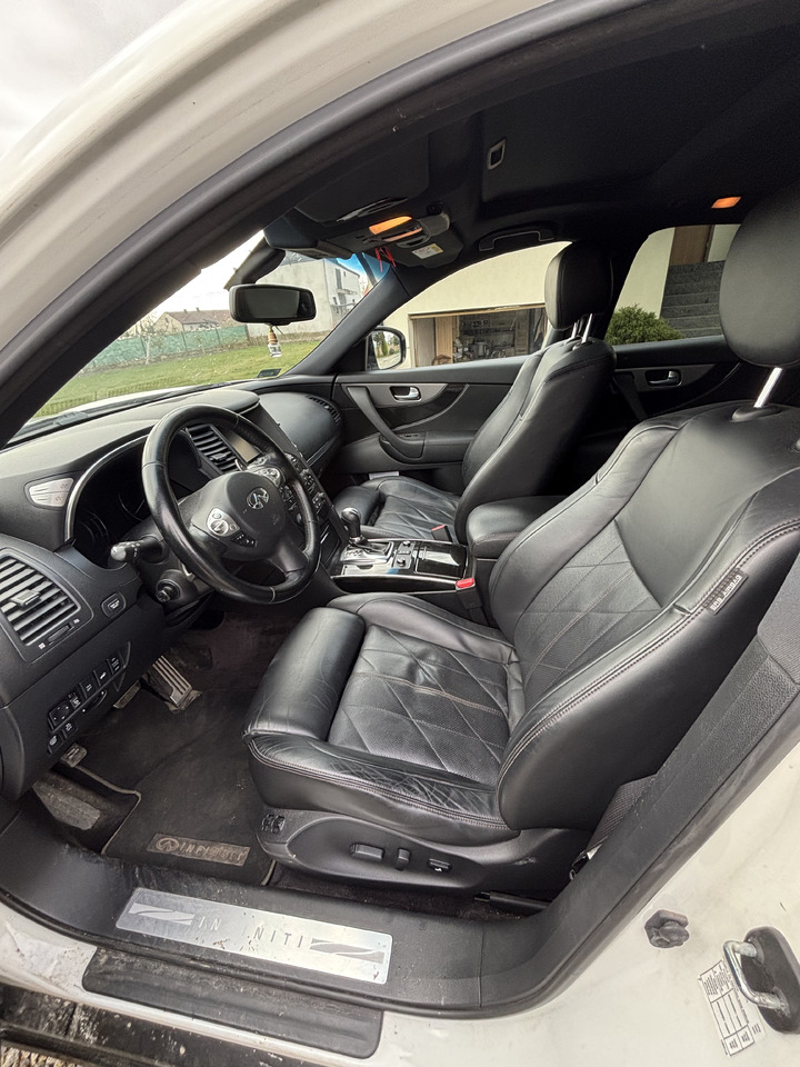 SUV/ Geländewagen Infiniti QX70 FX30 Diesel V6 Euro6: das Bild 6