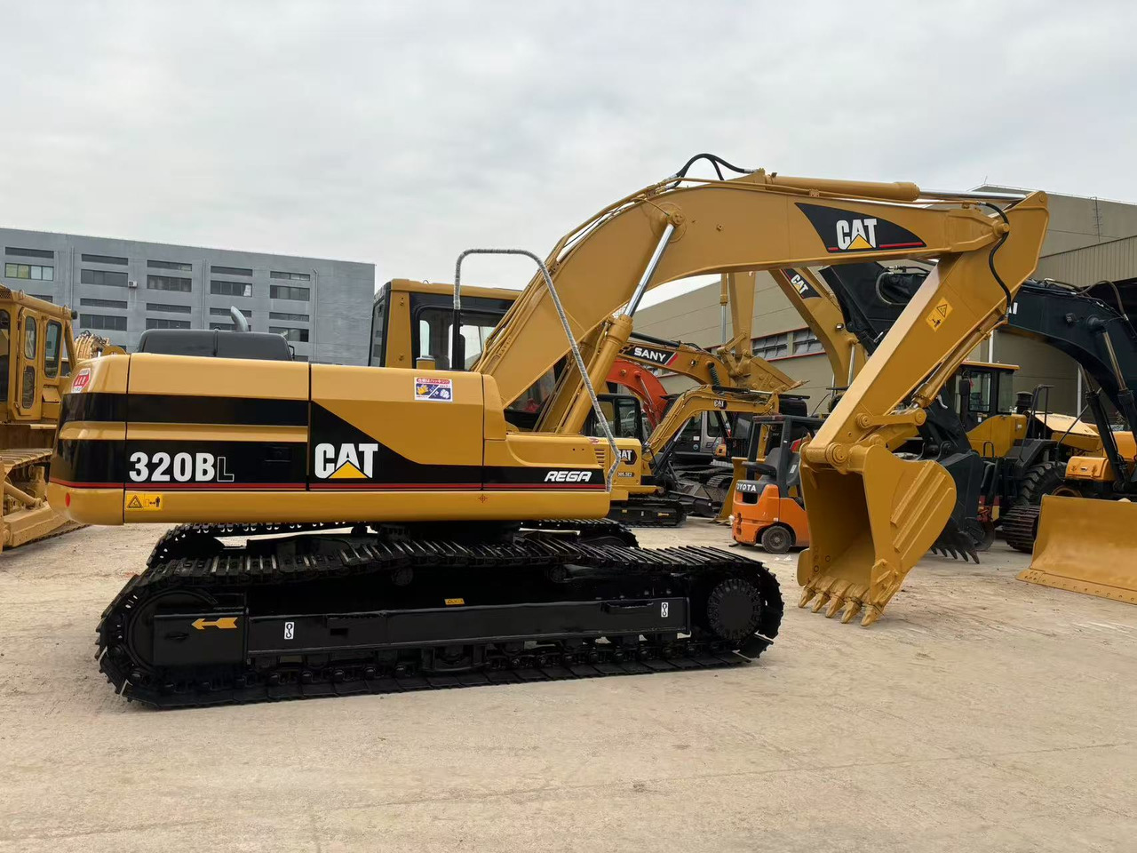 CATERPILLAR 320B - Kettenbagger: das Bild 3 CATERPILLAR 320B - Kettenbagger: das Bild 3