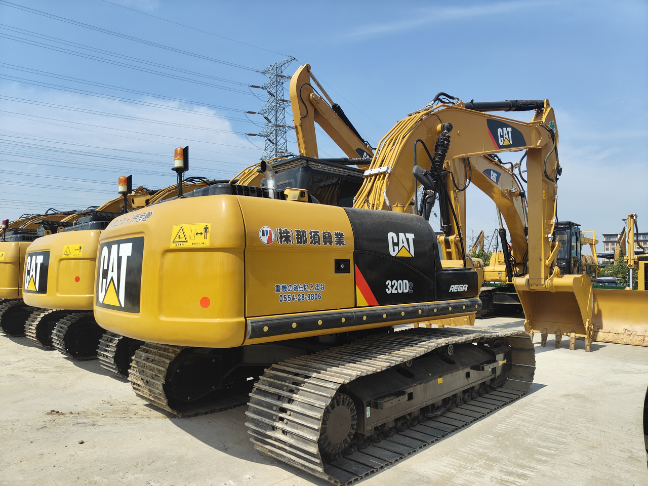 CATERPILLAR 320D2 - Kettenbagger: das Bild 3 CATERPILLAR 320D2 - Kettenbagger: das Bild 3