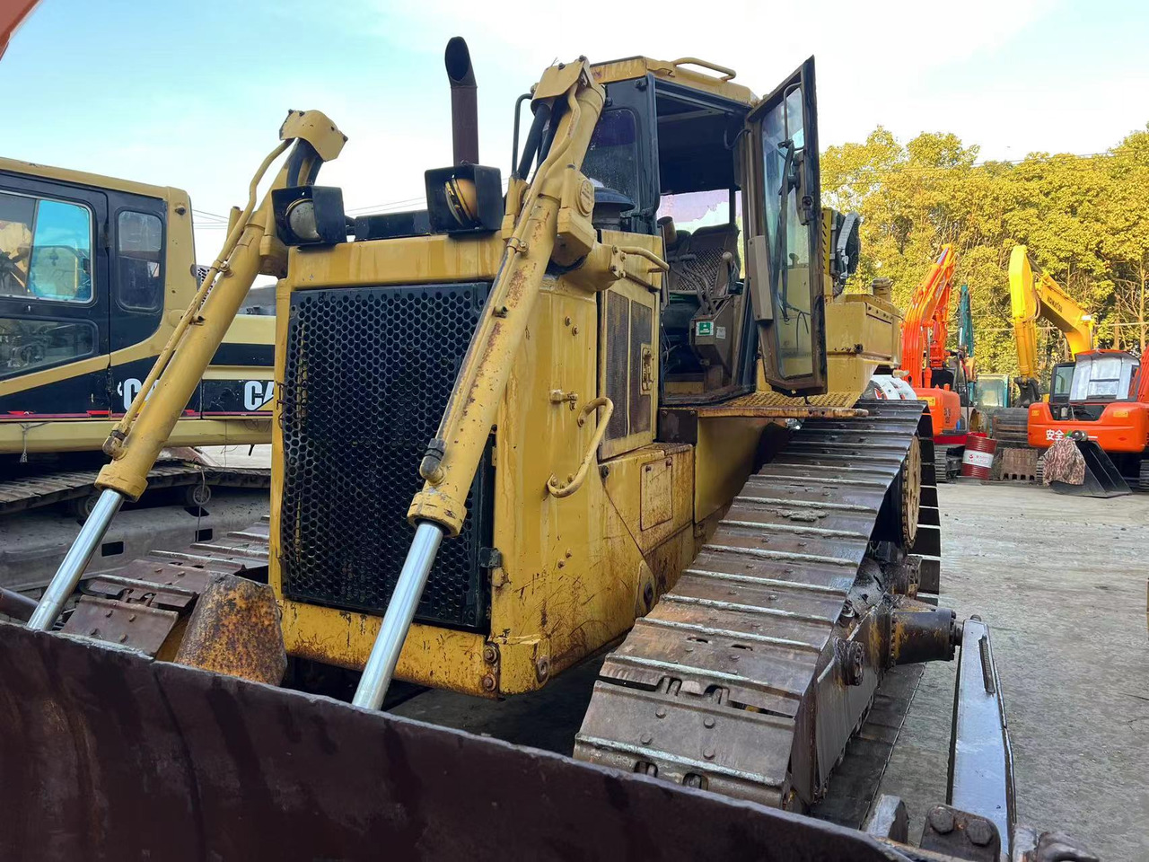 CATERPILLAR D6H - Bulldozer: das Bild 4 CATERPILLAR D6H - Bulldozer: das Bild 4