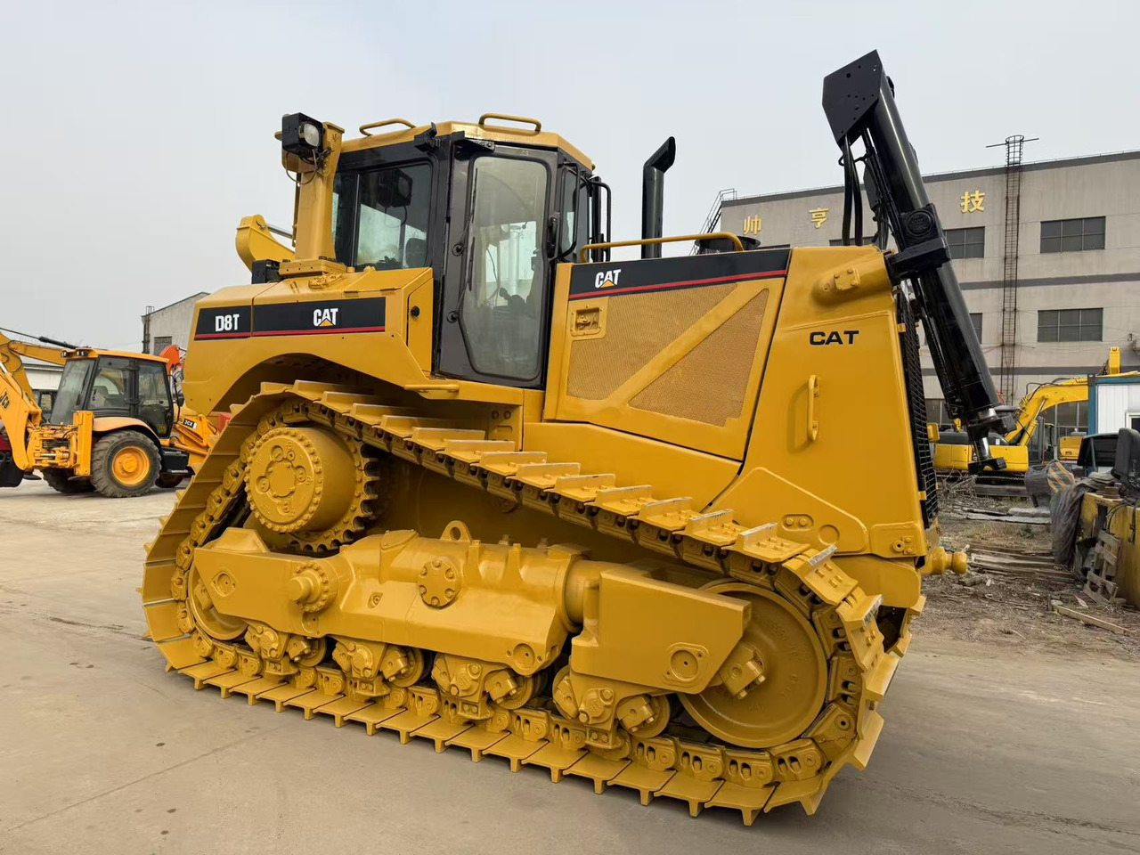 CATERPILLAR D8T - Bulldozer: das Bild 2 CATERPILLAR D8T - Bulldozer: das Bild 2