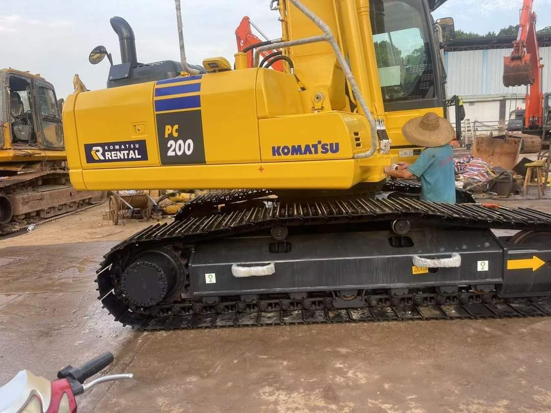 KOMATSU PC200-8 - Kettenbagger: das Bild 4 KOMATSU PC200-8 - Kettenbagger: das Bild 4