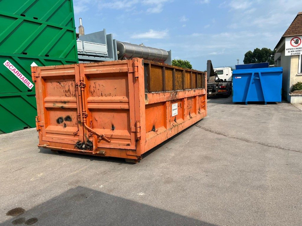 CONTAINER SCARRABILE USATO A CIELO APERTO - Abrollcontainer: das Bild 1 CONTAINER SCARRABILE USATO A CIELO APERTO - Abrollcontainer: das Bild 1