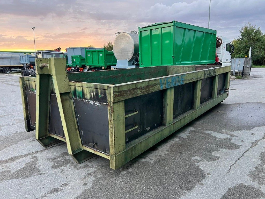 CONTAINER SCARRABILE USATO A CIELO APERTO - Abrollcontainer: das Bild 1 CONTAINER SCARRABILE USATO A CIELO APERTO - Abrollcontainer: das Bild 1