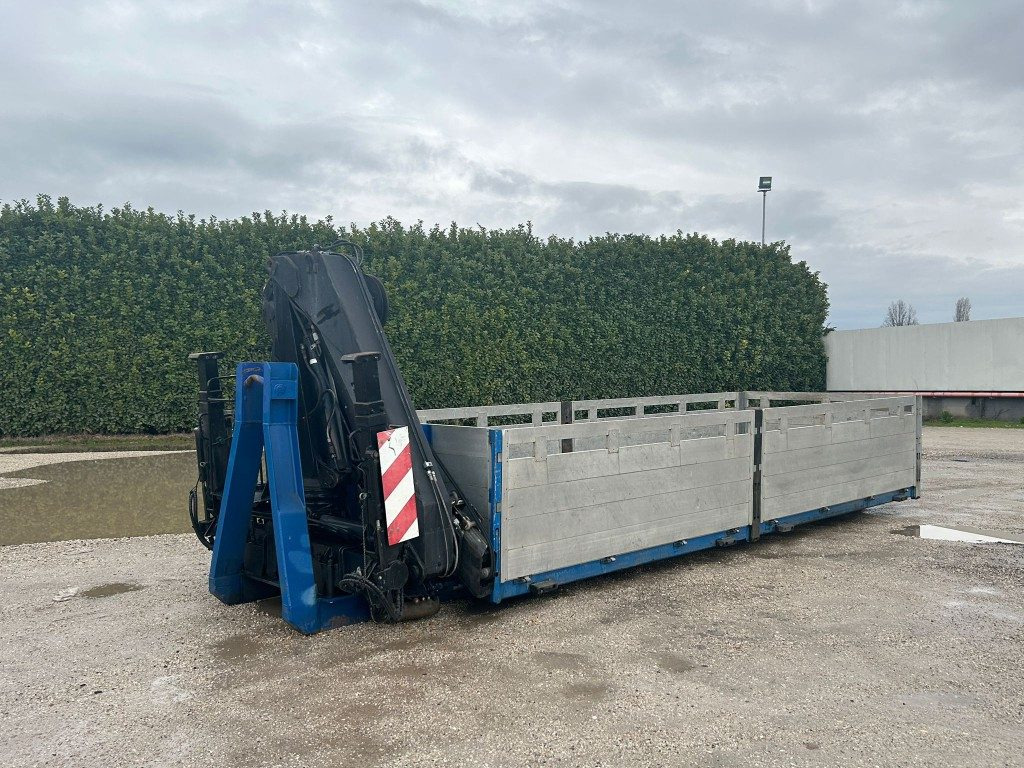 Abrollcontainer CONTAINER SCARRABILE USATO A PIANALE CON GRU: das Bild 1