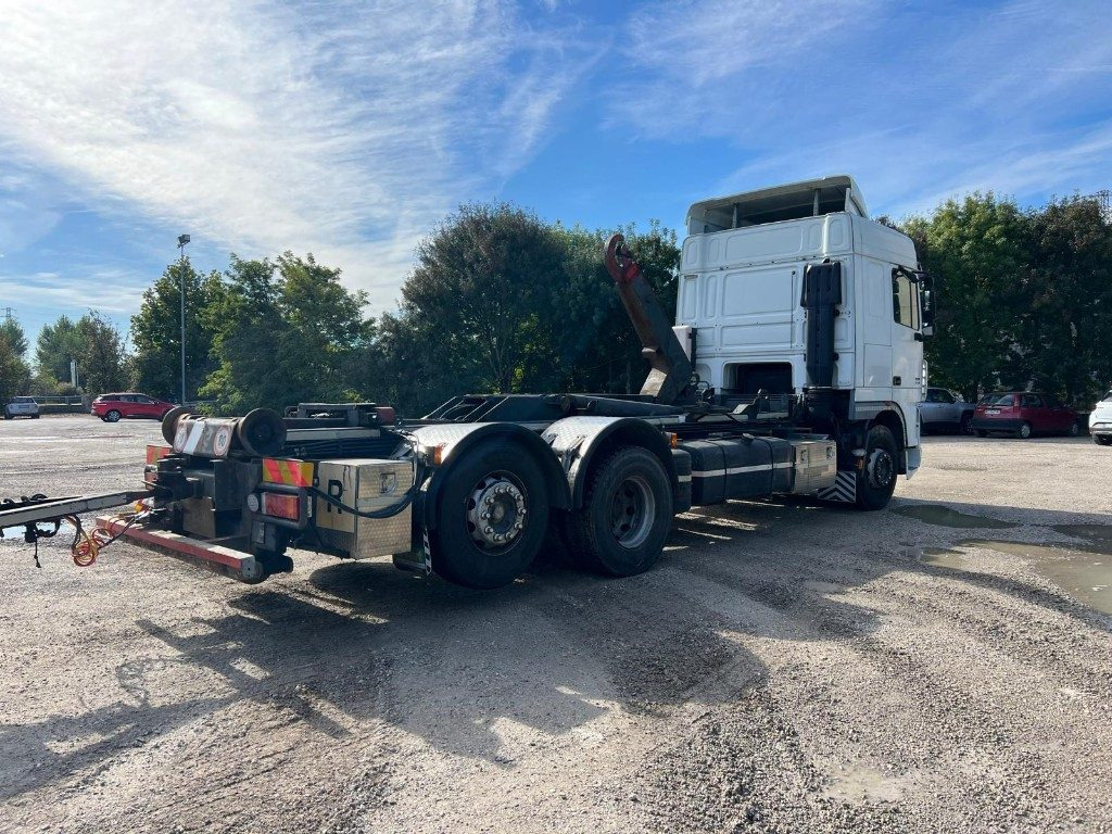 Abrollkipper DAF XF530 SCARRABILE: das Bild 6 Abrollkipper DAF XF530 SCARRABILE: das Bild 6