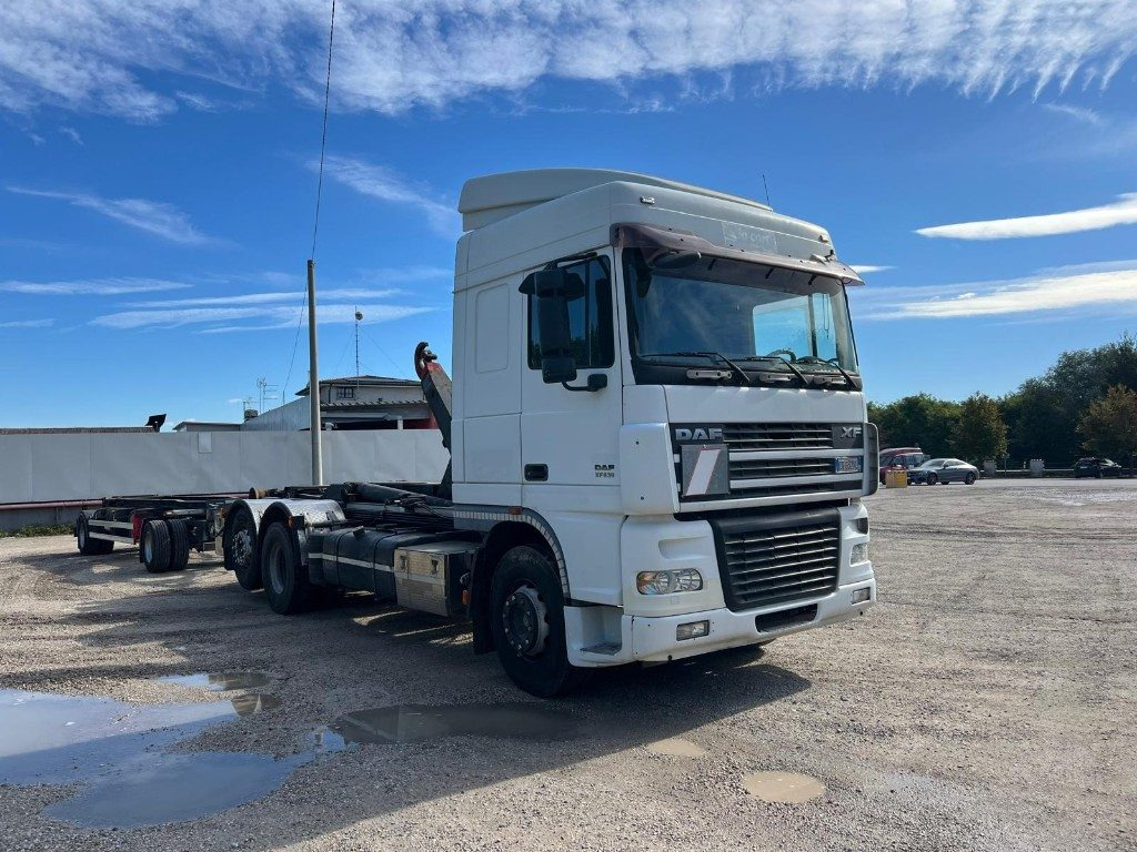 Abrollkipper DAF XF530 SCARRABILE: das Bild 7 Abrollkipper DAF XF530 SCARRABILE: das Bild 7