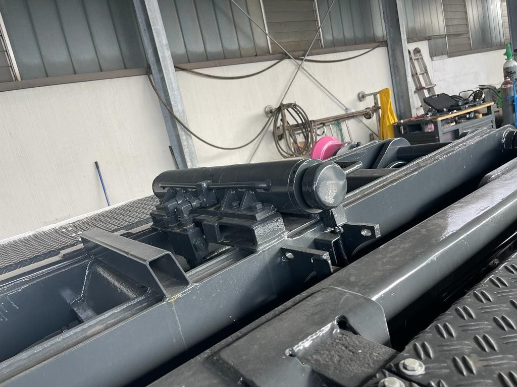 BLOCCAGGIO POSTERIORE INTERNO CON 2 PISTONI - Ersatzteile für LKW: das Bild 4 BLOCCAGGIO POSTERIORE INTERNO CON 2 PISTONI - Ersatzteile für LKW: das Bild 4