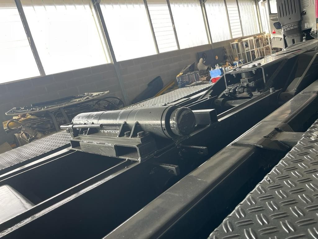 BLOCCAGGIO POSTERIORE INTERNO CON 2 PISTONI - Ersatzteile für LKW: das Bild 1 BLOCCAGGIO POSTERIORE INTERNO CON 2 PISTONI - Ersatzteile für LKW: das Bild 1