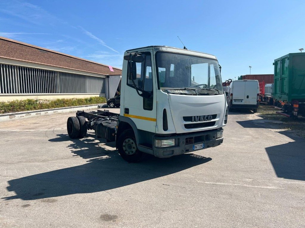 IVECO 80E15 A TELAIO - Fahrgestell LKW: das Bild 2 IVECO 80E15 A TELAIO - Fahrgestell LKW: das Bild 2