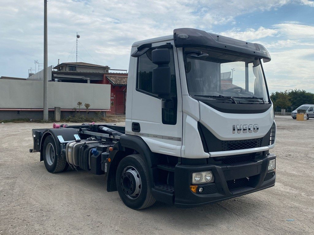 IVECO EUROCARGO 120E25 SCARRABILE - Abrollkipper: das Bild 2 IVECO EUROCARGO 120E25 SCARRABILE - Abrollkipper: das Bild 2