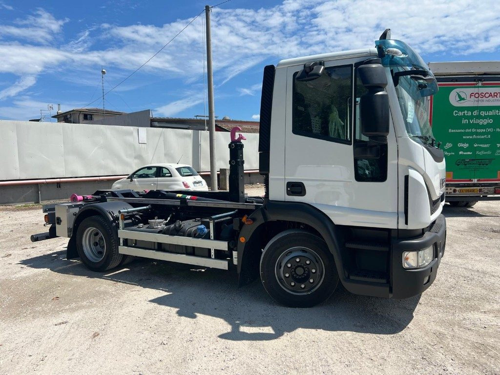 Abrollkipper IVECO EUROCARGO 120E28 CON SCARRABILE NUOVO: das Bild 6