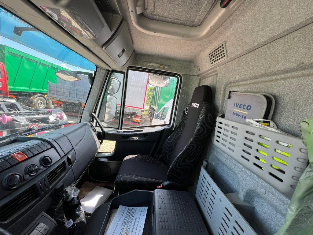 Abrollkipper IVECO EUROCARGO 120E28 CON SCARRABILE NUOVO: das Bild 12