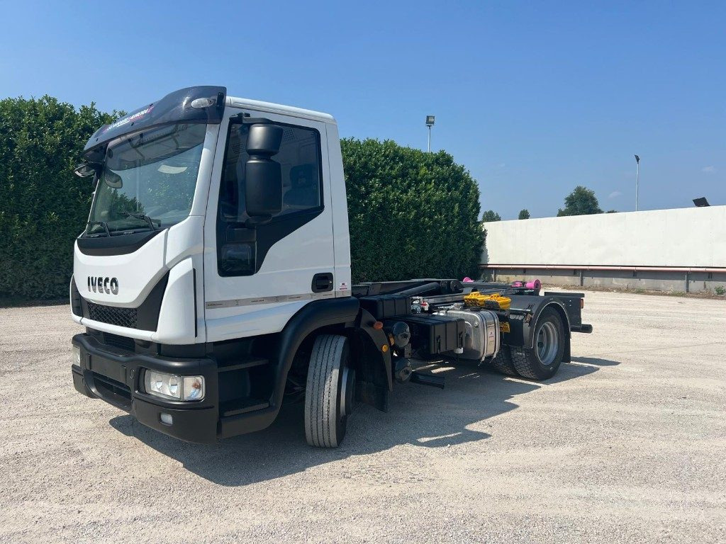 IVECO EUROCARGO 140E25 SCARRABILE - Abrollkipper: das Bild 1 IVECO EUROCARGO 140E25 SCARRABILE - Abrollkipper: das Bild 1