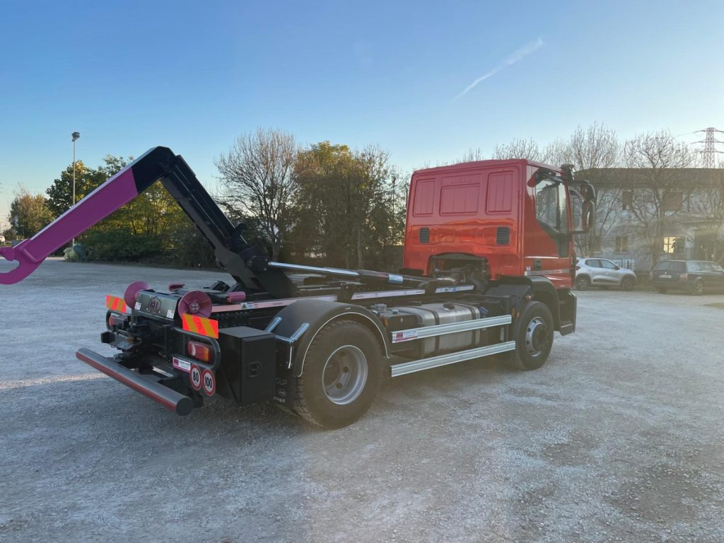 Abrollkipper IVECO EUROCARGO 160E32 CON SCARRABILE NUOVO: das Bild 6