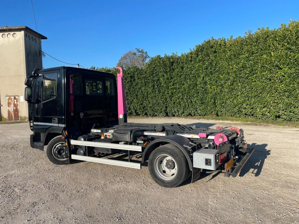 IVECO EUROCARGO 75E18 CON SCARRABILE NUOVO - Abrollkipper: das Bild 4 IVECO EUROCARGO 75E18 CON SCARRABILE NUOVO - Abrollkipper: das Bild 4