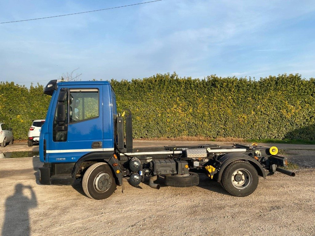 IVECO EUROCARGO 75E18 SCARRABILE - Abrollkipper: das Bild 3 IVECO EUROCARGO 75E18 SCARRABILE - Abrollkipper: das Bild 3