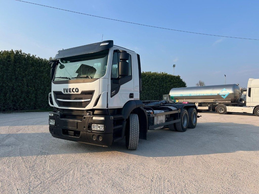 IVECO STRALIS 460 X-WAY USATO SCARRABILE 6X4 - Abrollkipper: das Bild 1 IVECO STRALIS 460 X-WAY USATO SCARRABILE 6X4 - Abrollkipper: das Bild 1