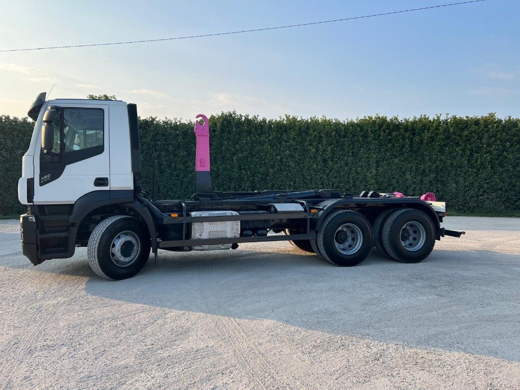 IVECO STRALIS 460 X-WAY USATO SCARRABILE 6X4 - Abrollkipper: das Bild 3 IVECO STRALIS 460 X-WAY USATO SCARRABILE 6X4 - Abrollkipper: das Bild 3