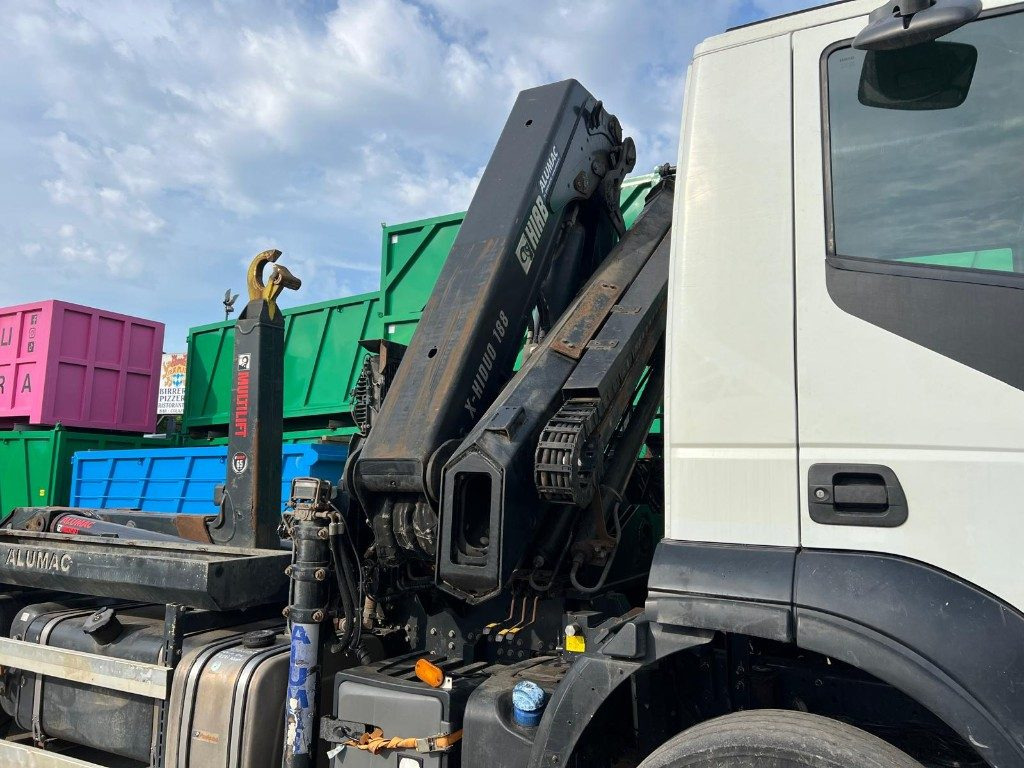 IVECO TRAKKER 410 SCARRABILE - Abrollkipper: das Bild 3 IVECO TRAKKER 410 SCARRABILE - Abrollkipper: das Bild 3