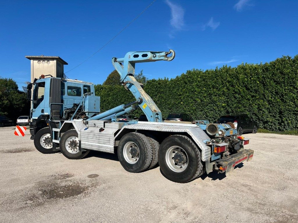 IVECO TRAKKER 450 SCARRABILE - Abrollkipper: das Bild 4 IVECO TRAKKER 450 SCARRABILE - Abrollkipper: das Bild 4
