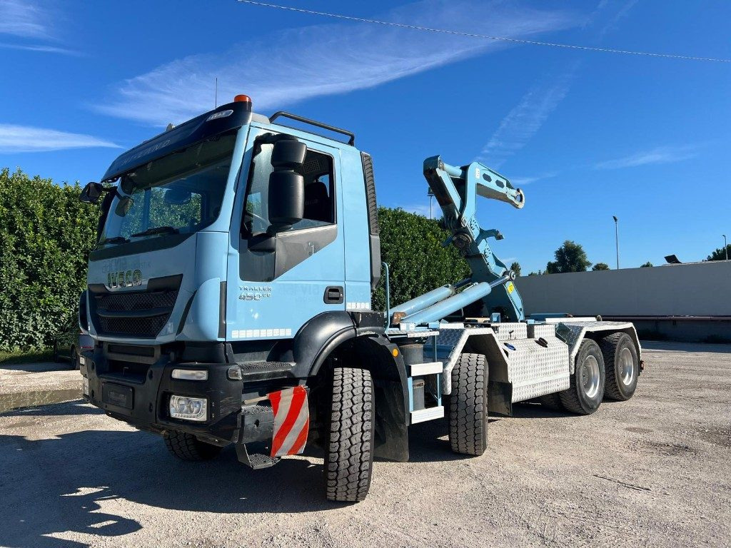 IVECO TRAKKER 450 SCARRABILE - Abrollkipper: das Bild 1 IVECO TRAKKER 450 SCARRABILE - Abrollkipper: das Bild 1