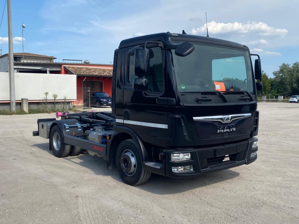 MAN TGL 12.220 CON SCARRABILE NUOVO - Abrollkipper: das Bild 1 MAN TGL 12.220 CON SCARRABILE NUOVO - Abrollkipper: das Bild 1