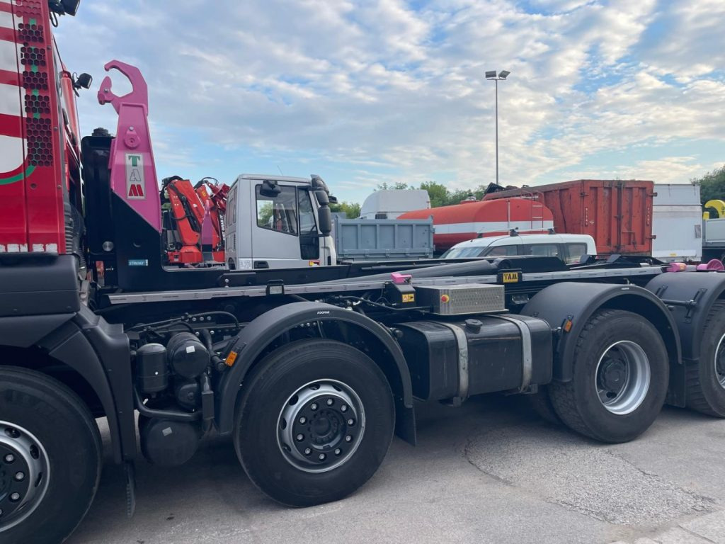 Abrollkipper MAN TGS 41.480 SCARRABILE: das Bild 6