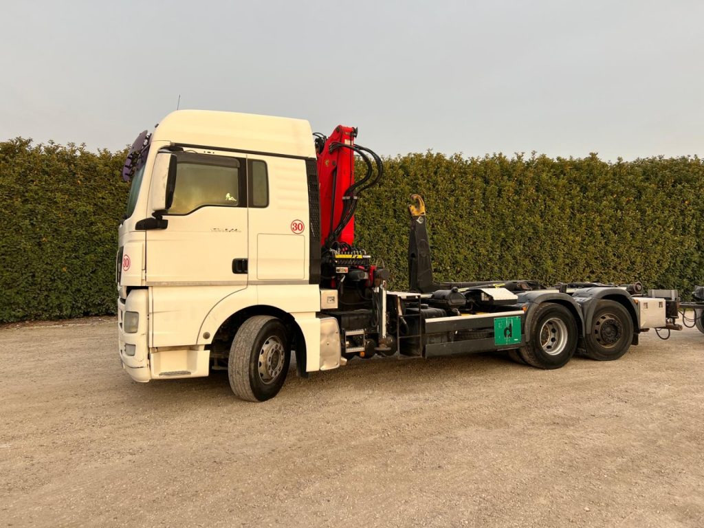 MAN TGX 26.440 SCARRABILE CON GRU - Abrollkipper: das Bild 2 MAN TGX 26.440 SCARRABILE CON GRU - Abrollkipper: das Bild 2