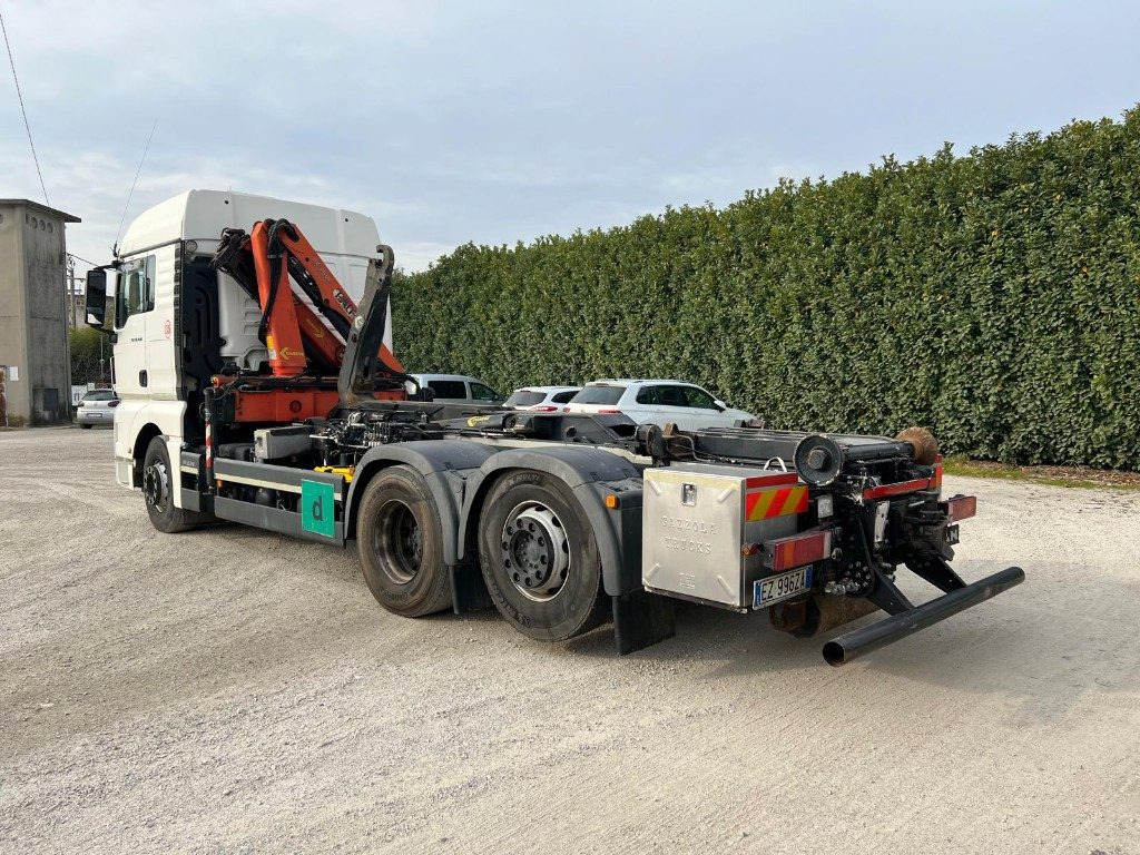 MAN TGX 26.480 SCARRABILE CON GRU DIETRO CABINA - Abrollkipper: das Bild 5 MAN TGX 26.480 SCARRABILE CON GRU DIETRO CABINA - Abrollkipper: das Bild 5