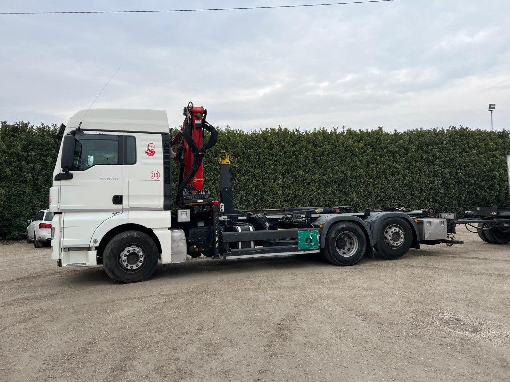 MAN TGX 26.480 SCARRABILE CON GRU - Abrollkipper: das Bild 3 MAN TGX 26.480 SCARRABILE CON GRU - Abrollkipper: das Bild 3