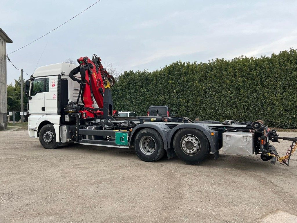 MAN TGX 26.480 SCARRABILE CON GRU - Abrollkipper, Autokran: das Bild 4 MAN TGX 26.480 SCARRABILE CON GRU - Abrollkipper, Autokran: das Bild 4