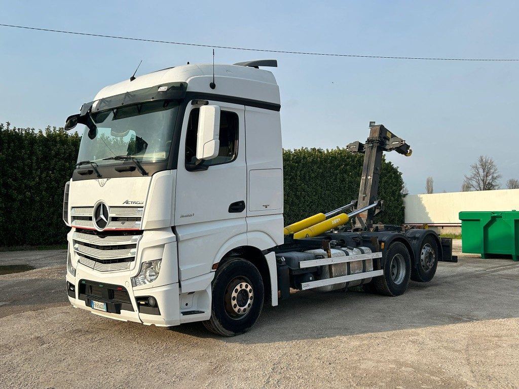 MERCEDES ACTROS 25.51 SCARRABILE - Abrollkipper: das Bild 1 MERCEDES ACTROS 25.51 SCARRABILE - Abrollkipper: das Bild 1