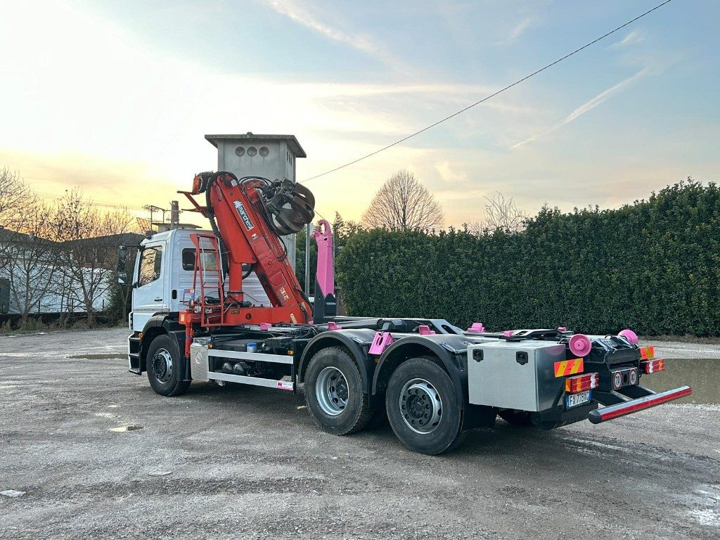 MERCEDES-BENZ MERCEDES AXOR 2533 SCARRABILE CON GRU E POLIPO - Abrollkipper: das Bild 3 MERCEDES-BENZ MERCEDES AXOR 2533 SCARRABILE CON GRU E POLIPO - Abrollkipper: das Bild 3
