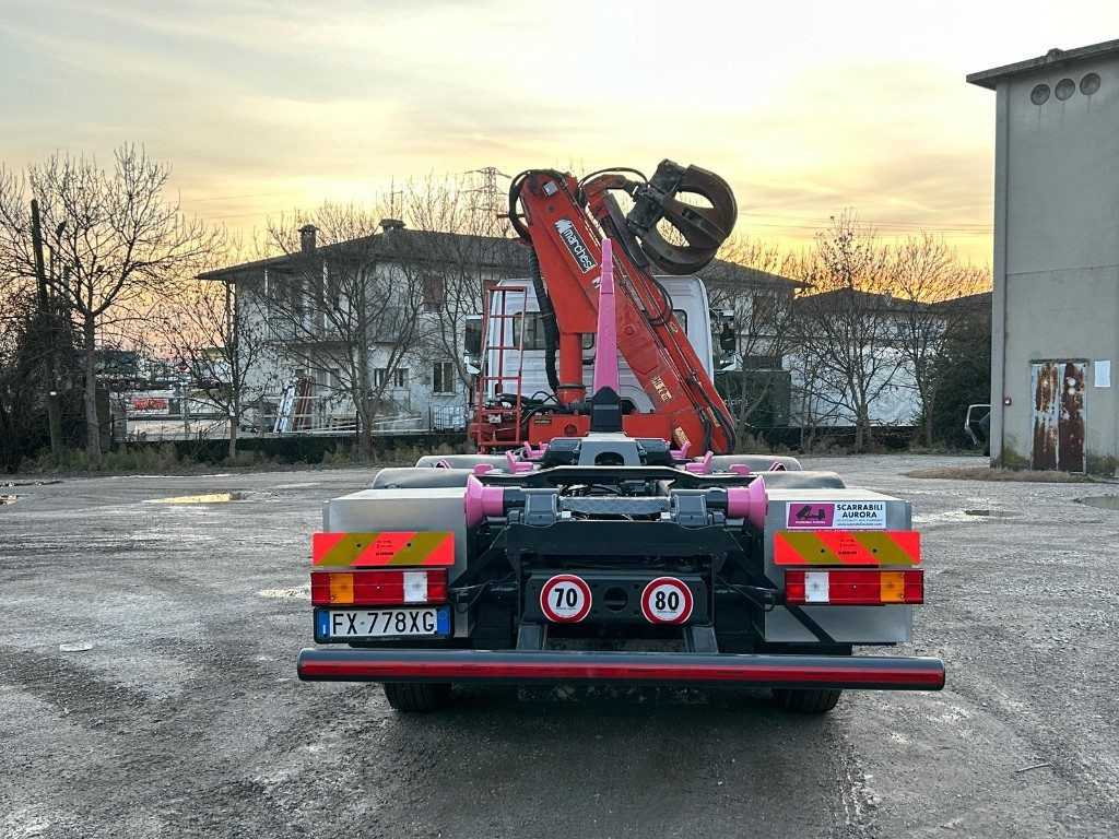 MERCEDES-BENZ MERCEDES AXOR 2533 SCARRABILE CON GRU E POLIPO - Abrollkipper: das Bild 4 MERCEDES-BENZ MERCEDES AXOR 2533 SCARRABILE CON GRU E POLIPO - Abrollkipper: das Bild 4