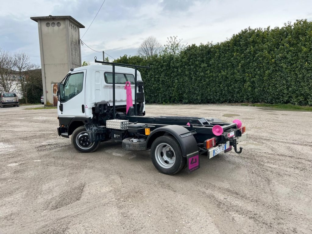 MITSUBISHI CANTER 3.0 SCARRABILE - Abrollkipper: das Bild 4 MITSUBISHI CANTER 3.0 SCARRABILE - Abrollkipper: das Bild 4