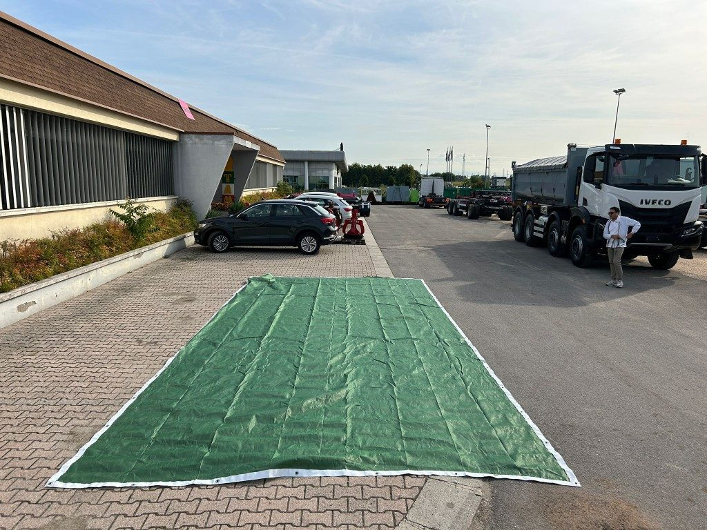 RETE ANTIGRANDINE NUOVA PER COPERTURA CONTAINERS - Karosserie und Außen für LKW: das Bild 1 RETE ANTIGRANDINE NUOVA PER COPERTURA CONTAINERS - Karosserie und Außen für LKW: das Bild 1