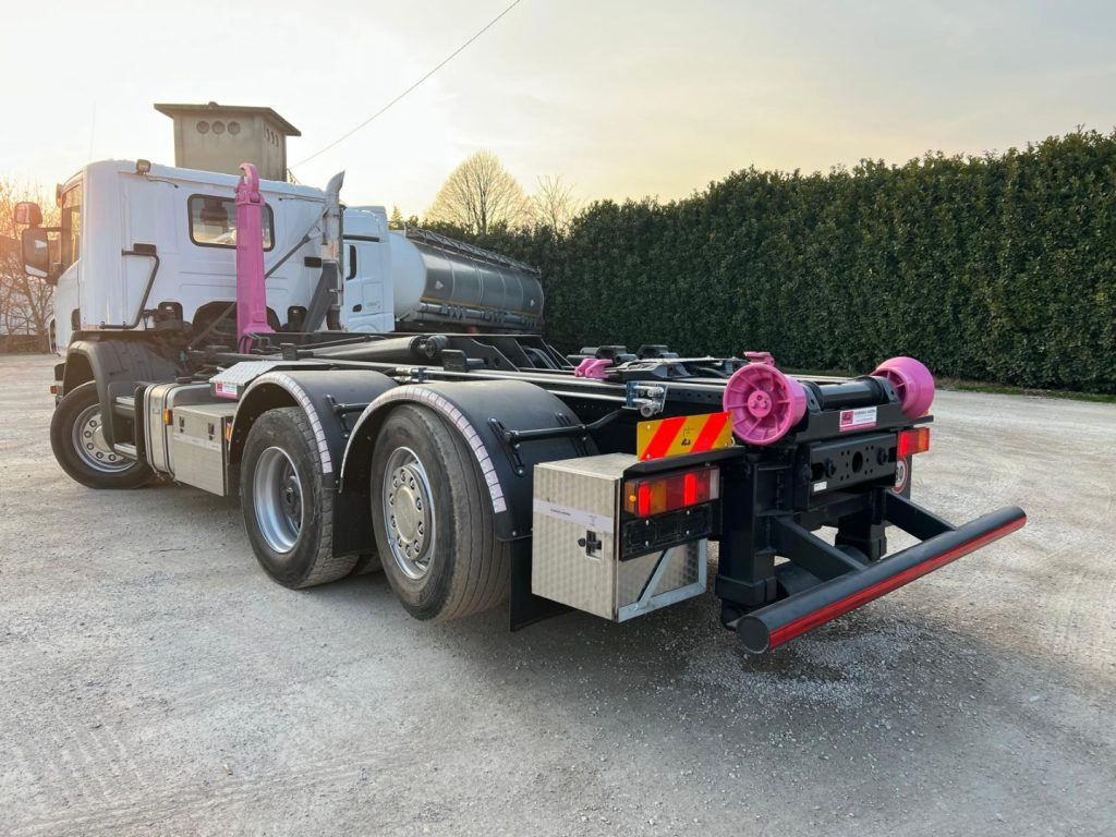 SCANIA P410 SCARRABILE CON RIDUTTORE AI MOZZI - Abrollkipper: das Bild 4 SCANIA P410 SCARRABILE CON RIDUTTORE AI MOZZI - Abrollkipper: das Bild 4