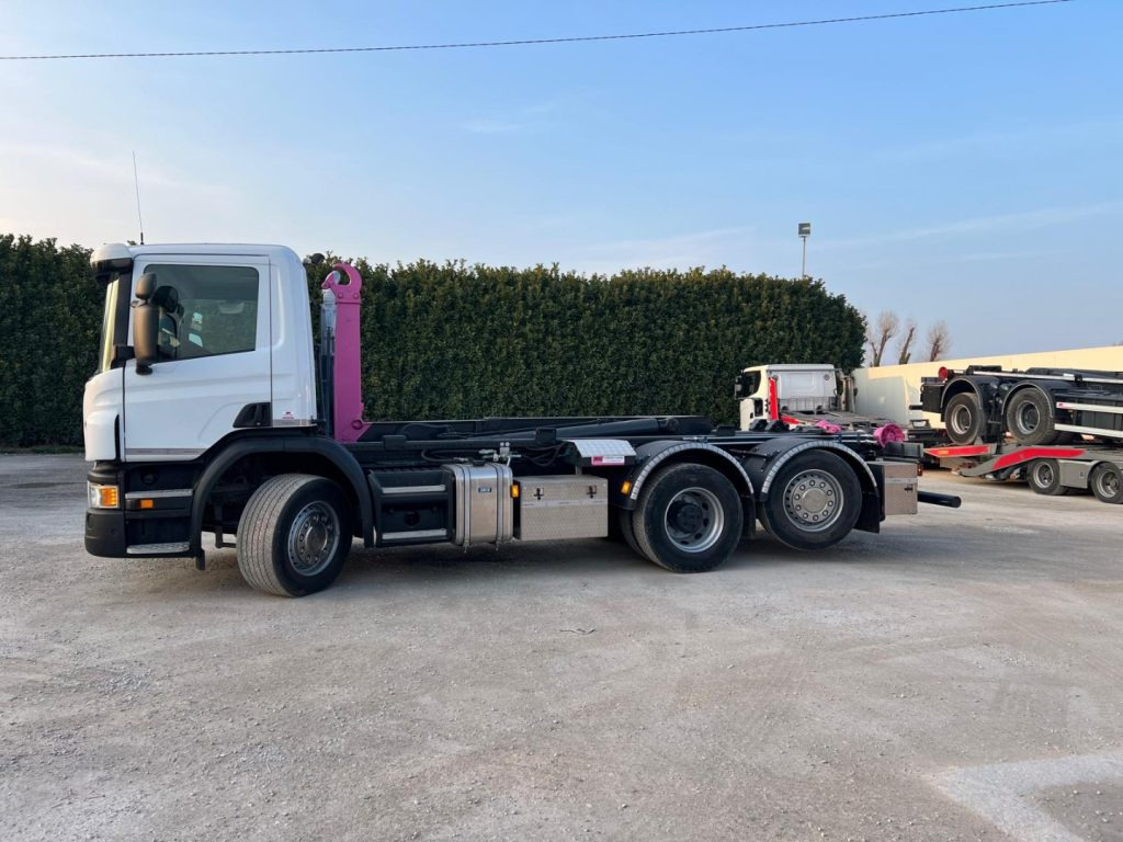 SCANIA P410 SCARRABILE CON RIDUTTORE AI MOZZI - Abrollkipper: das Bild 2 SCANIA P410 SCARRABILE CON RIDUTTORE AI MOZZI - Abrollkipper: das Bild 2
