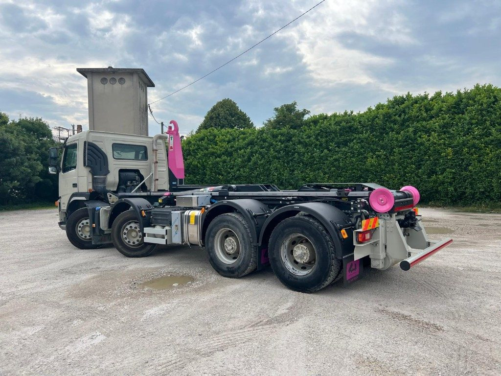 VOLVO FM480 SCARRABILE 8X4 - Abrollkipper: das Bild 3 VOLVO FM480 SCARRABILE 8X4 - Abrollkipper: das Bild 3