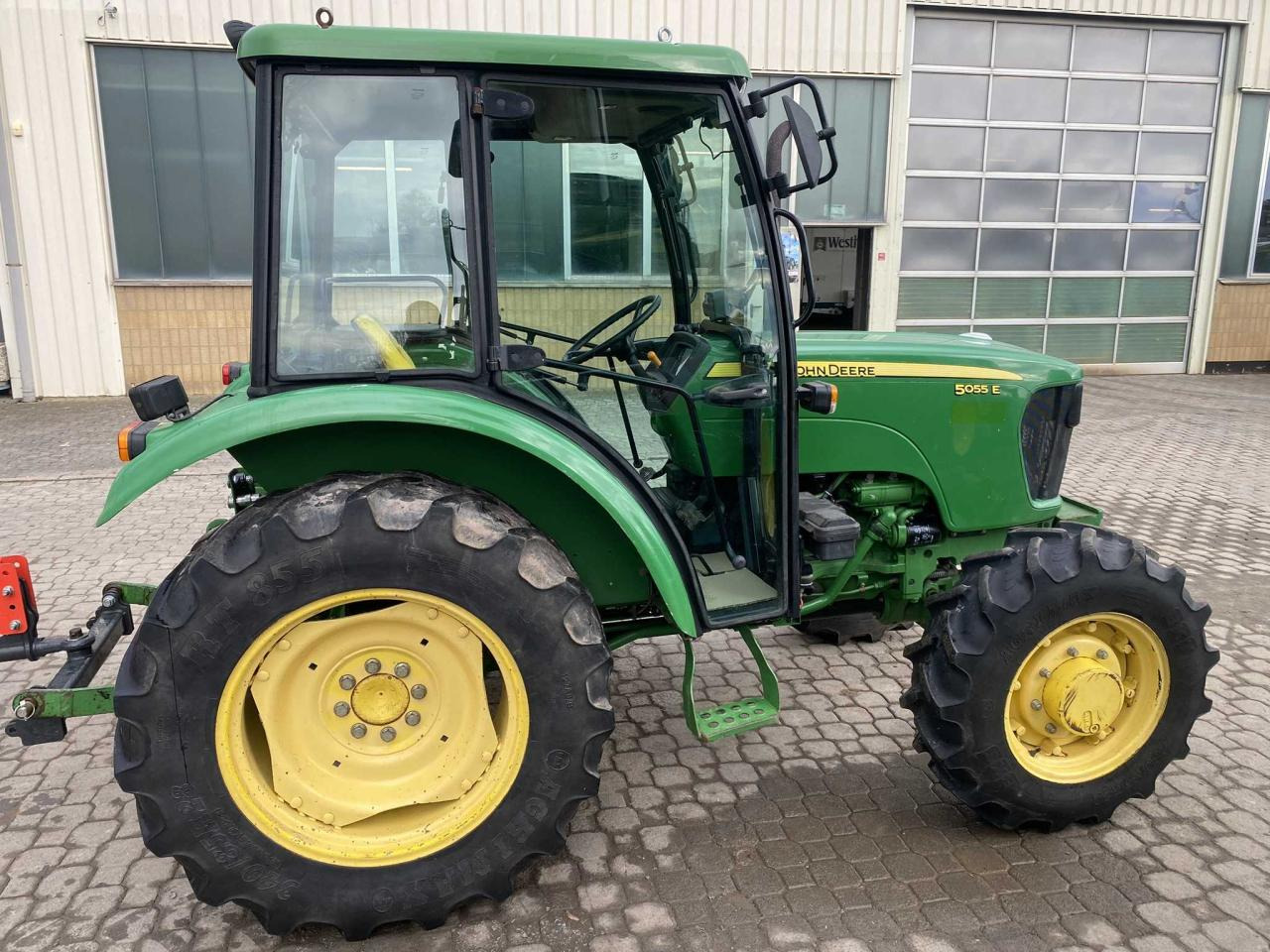 Traktor John Deere 5055E: das Bild 8