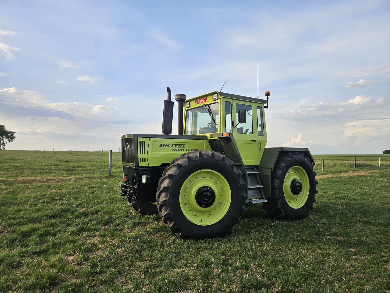 MERCEDES-BENZ MB-TRAC 1600 - Traktor: das Bild 1 MERCEDES-BENZ MB-TRAC 1600 - Traktor: das Bild 1