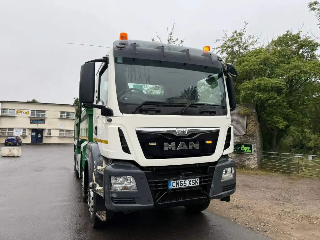 MAN TGS 35.400 8x4 Tipper (XSK) - Kipper: das Bild 2 MAN TGS 35.400 8x4 Tipper (XSK) - Kipper: das Bild 2