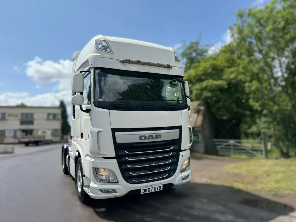 DAF XF 105 (UVO) - Sattelzugmaschine: das Bild 1 DAF XF 105 (UVO) - Sattelzugmaschine: das Bild 1