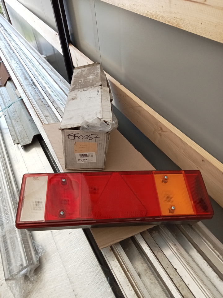 Trouillet FEU ARRIERE GAUCHE LC7T - Heckleuchte: das Bild 1 Trouillet FEU ARRIERE GAUCHE LC7T - Heckleuchte: das Bild 1