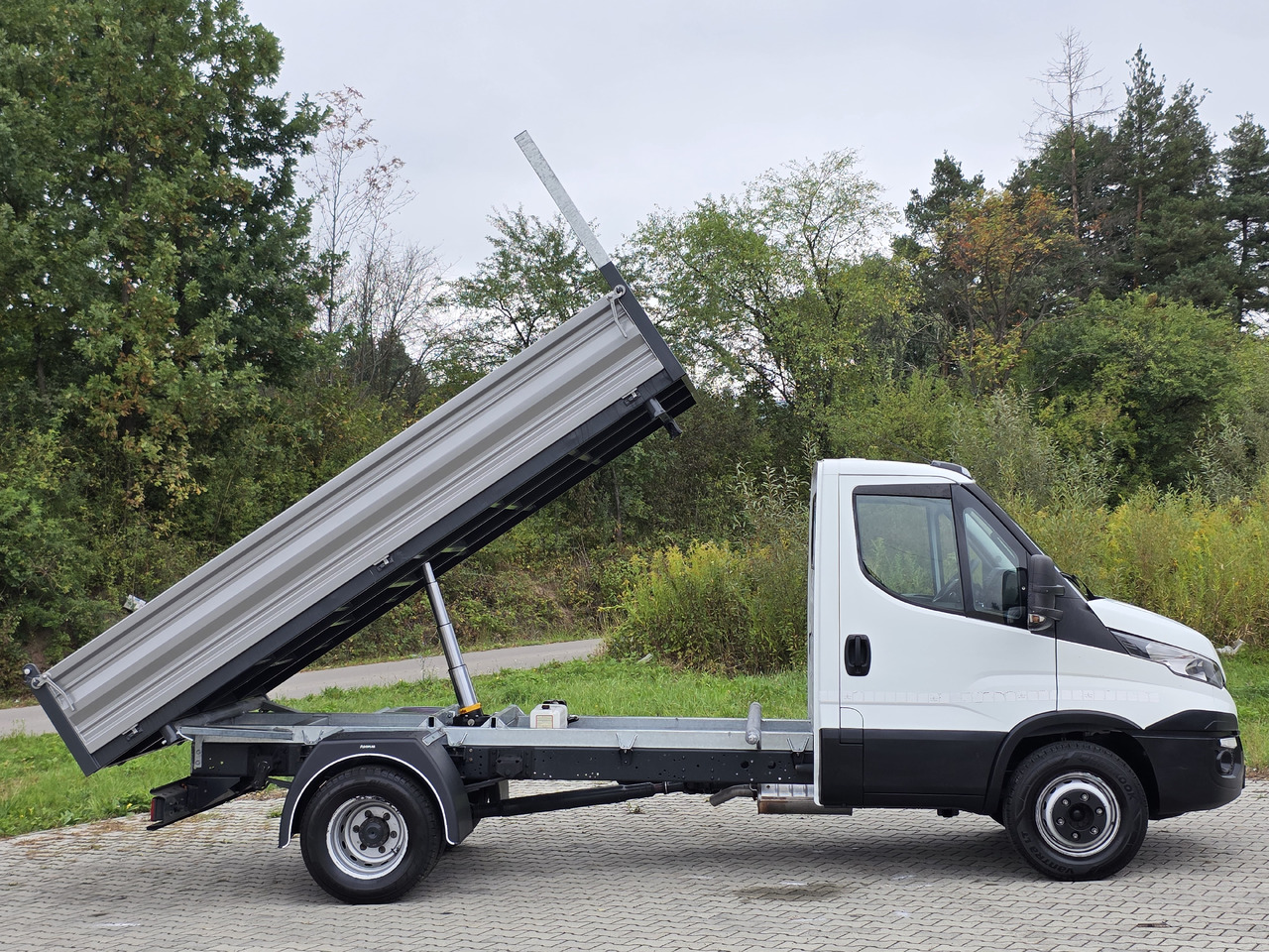 IVECO Daily 70c-17 Wywrotka 3.80 M ! Kiper 3-Stronny ! Klima ! 3.0 HPI * 170 Hp ! Super Stan ! Z Włoch ! - Kipper Transporter: das Bild 3 IVECO Daily 70c-17 Wywrotka 3.80 M ! Kiper 3-Stronny ! Klima ! 3.0 HPI * 170 Hp ! Super Stan ! Z Włoch ! - Kipper Transporter: das Bild 3