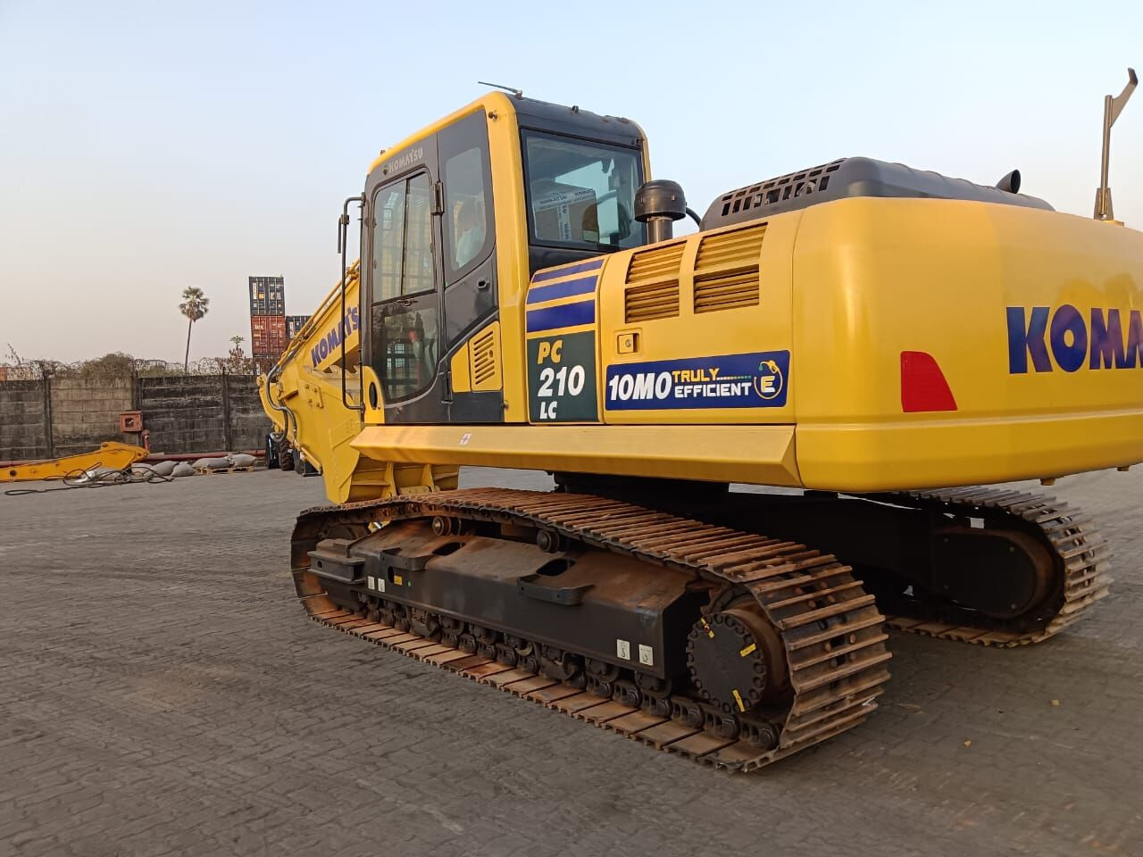 New Komatsu PC210 tracked excavator - Kettenbagger: das Bild 1 New Komatsu PC210 tracked excavator - Kettenbagger: das Bild 1